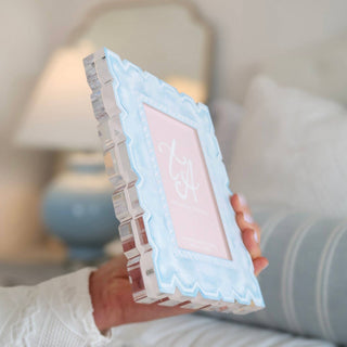 Blue and white acrylic magnetic picture frame with scalloped edge, easy photo insert—perfect for home décor, desks, and thoughtful gifting.