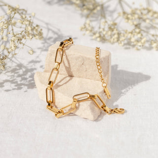 Gold paperclip chain bracelet 