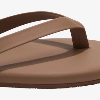 flat flip flop sandal tan leather easy slip on casual summer look